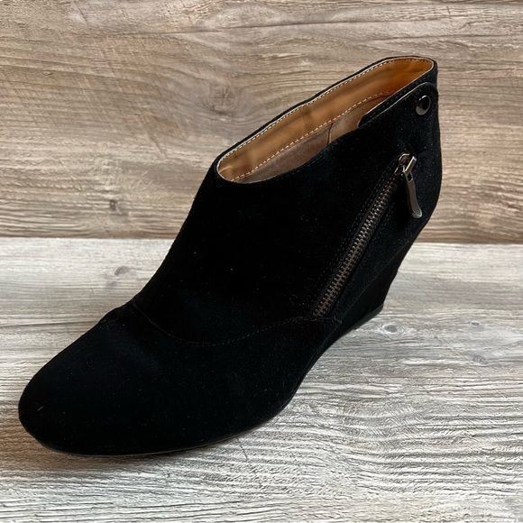 Chinese Laundry Valerie black bootie size 9.5 with zipper and Velcro for ease - Picture 3 of 12